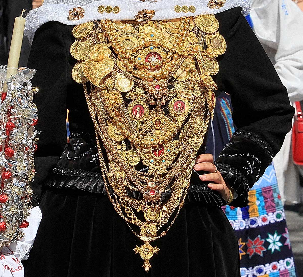 Ouro, trajes e tradição encantaram nas Festas da Senhora da Agonia.