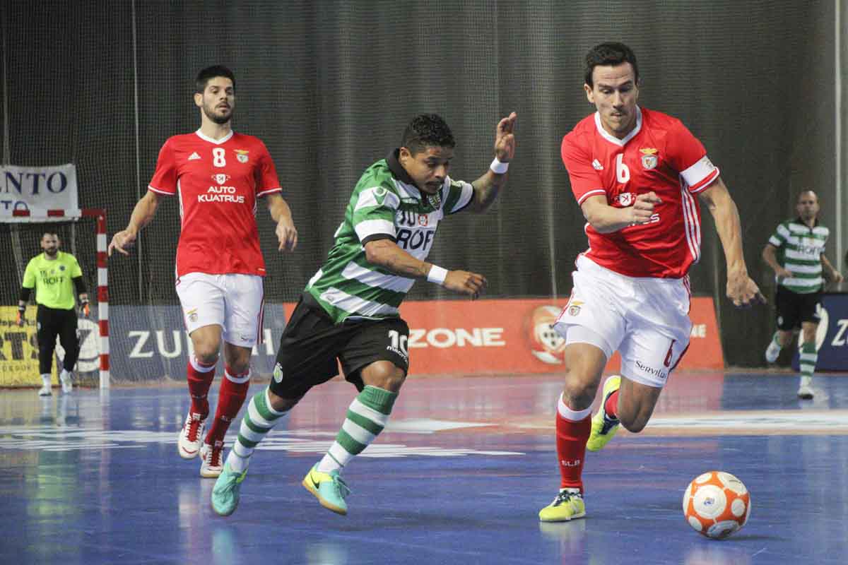 Sporting e Benfica empatam 2 -2 em futsal