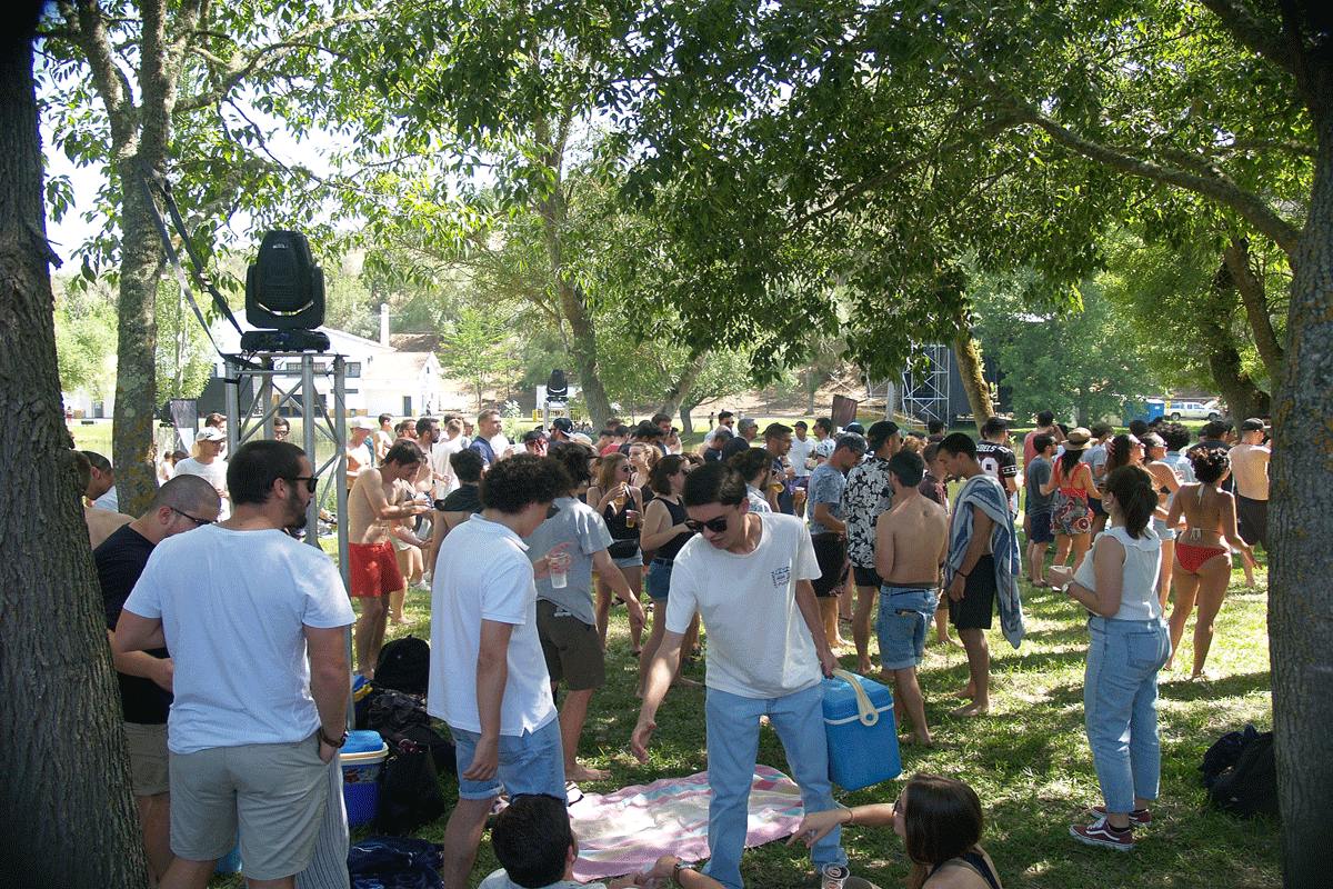 FESTIVAL DA JUVENTUDE AGITOU A VILA DE FRONTEIRA