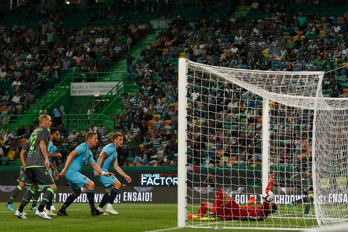 Sporting empata, a uma bola, frente ao Marselha