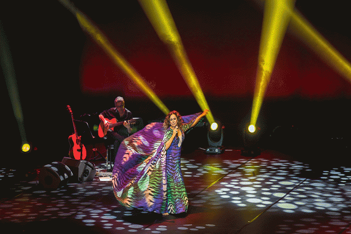 Daniela Mercury regressa ao Casino do Estoril com “O Axé, a Voz e o Violão” Daniela Mercury regressa ao Casino do Estoril com “O Axé, a Voz e o Violão”