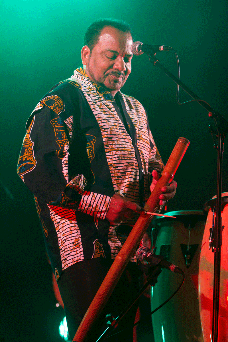 Caminhos da Água - Bonga