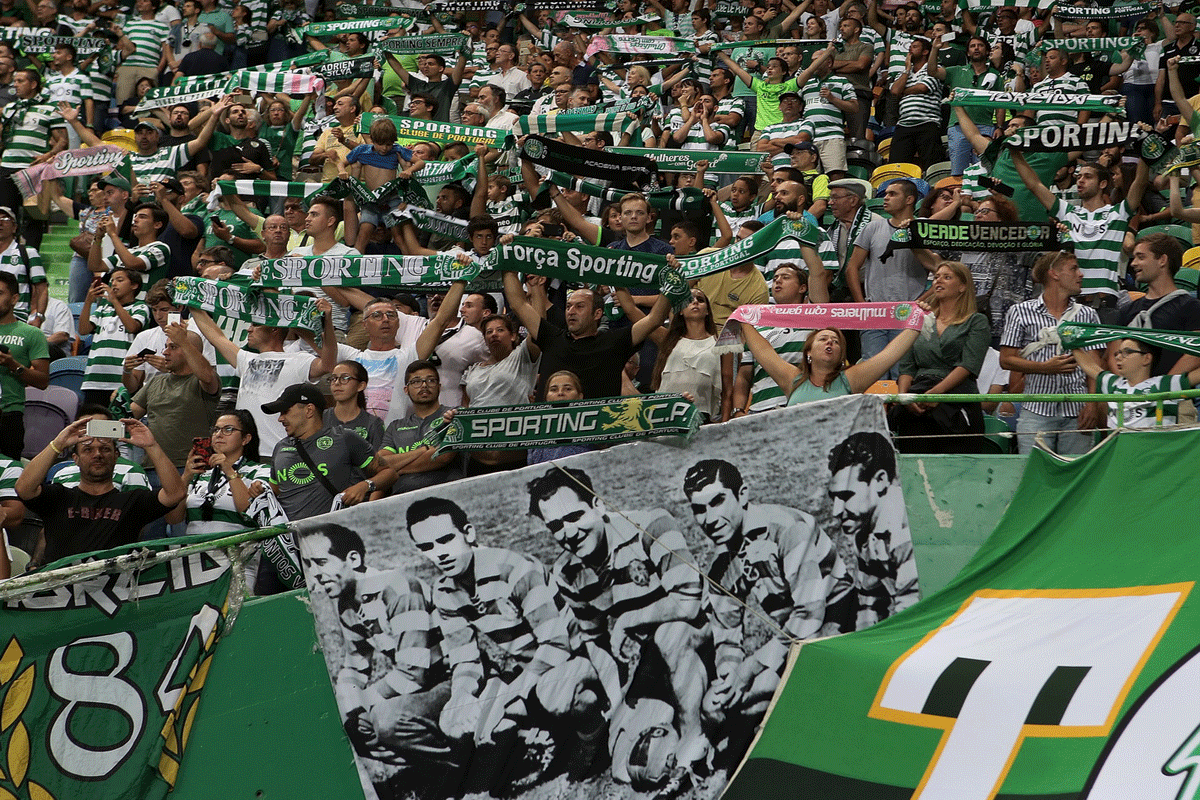 Adeptos Sportinguistas no Estádio de Alvalade no jogo Sporting vs Vitória de Setubal