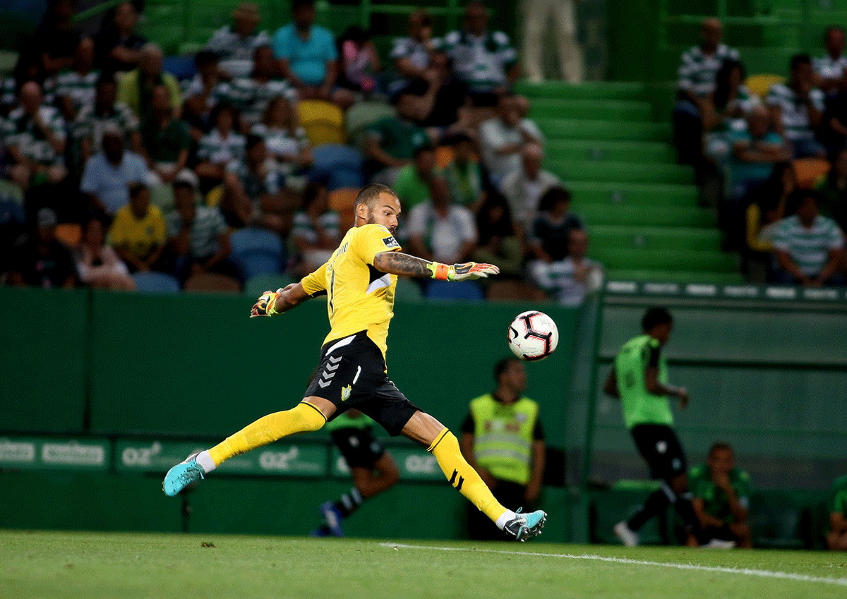 Nani foi o goleador de serviço tendo marcado os dois golos dos “Leões”