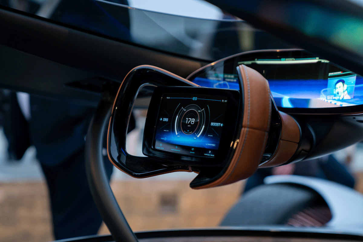 O Vision EQ Silver Arrow foi concebido como um veículo elétrico
