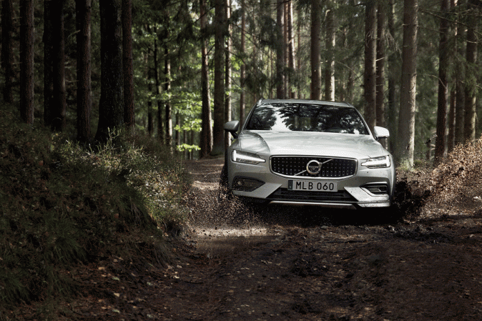 238232_New_Volvo_V60_Cross_Country_Exterior VOLVO V60 Cross Country