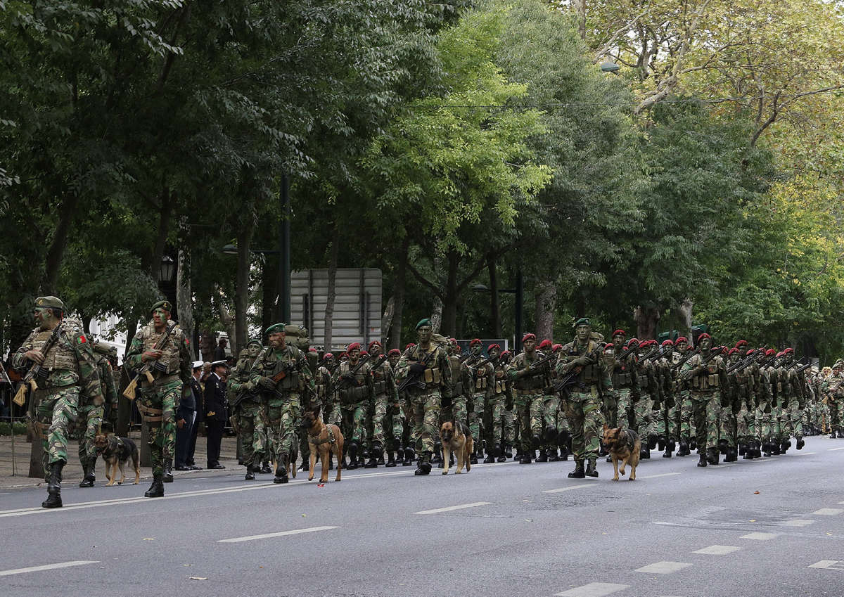 maior desfile militar desde sempre em Portugal