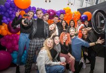 ELENCO DA ESCOLA DOS YOUTUBERS REUNIDO PARA UMA TARDE BEM DIVERTIDA COM OS FÃS televisão, YOUTUBERS