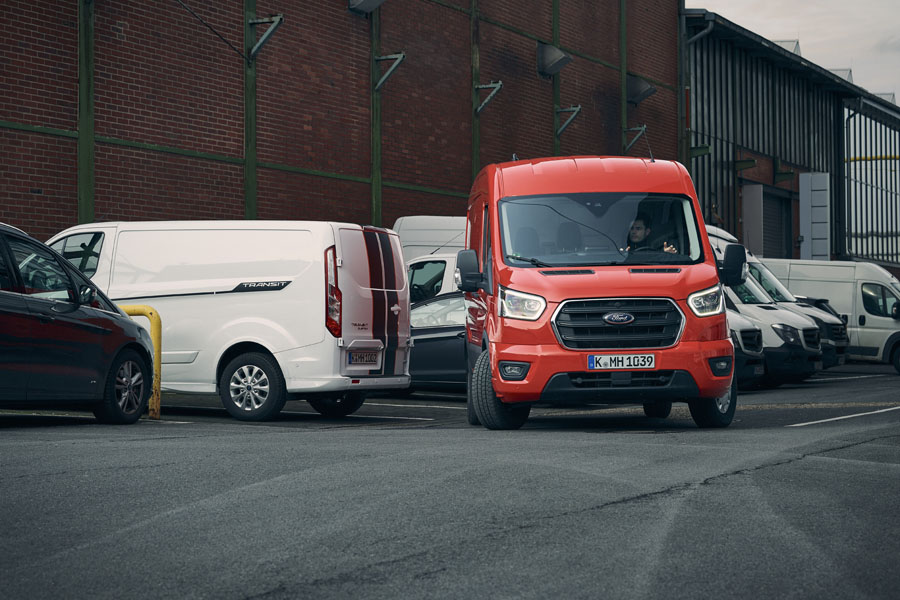 Ford Transit: Novas Tecnologias fazem com que os problemas para estacionar sejam coisa do passado
