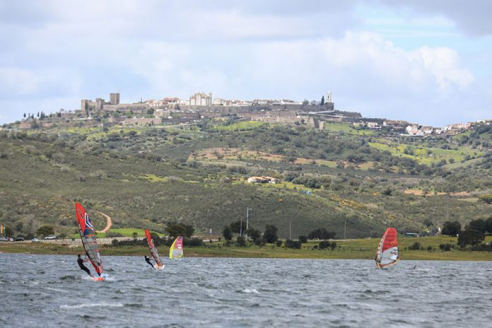 Monsaraz Windsurf Festival (14) Praia fluvial de Monsaraz recebe primeira etapa dos principais campeonatos nacionais de windsurf