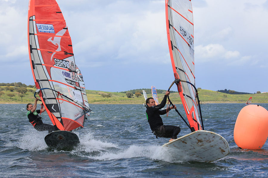 Praia fluvial de Monsaraz recebe primeira etapa dos principais campeonatos nacionais de windsurf
