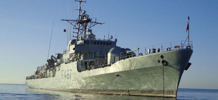 F487 Catamarã Miss Poe em perigo no Oceano Atlântico