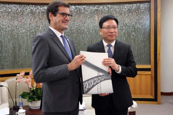 PortoShenzhen Rui Moreira estabelece a ponte entre Shenzhen e Hospital de São João para trazer ventiladores da China