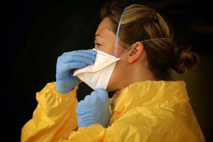 woman-in-yellow-protective-suit-wearing-white-face-mask-3992948 Coronavírus casos