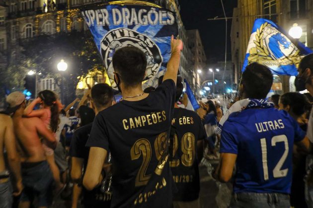 azul e branco