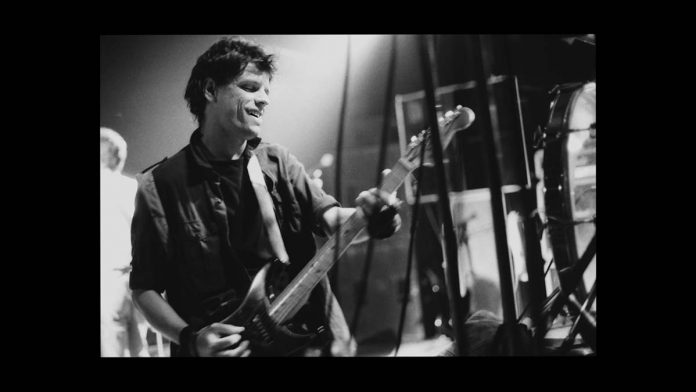 ZE PEDRO ROCK N ROLL_PRORES_STEREO .00_40_08_14.Still007 S Zé Pedro Rock 'n' Roll