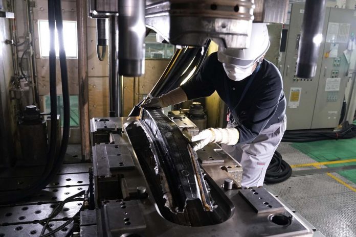 Nissan fibra de carbono