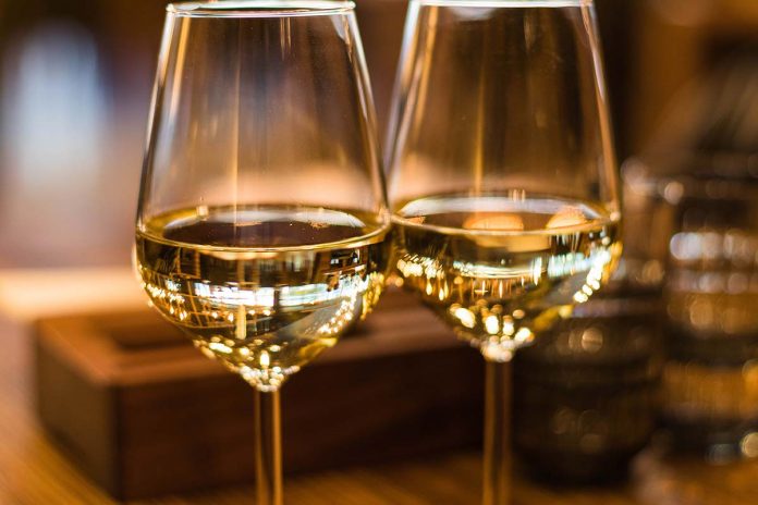 pexels-valeria-boltneva-1123260 Vinhos do Dão e 39 medalhas