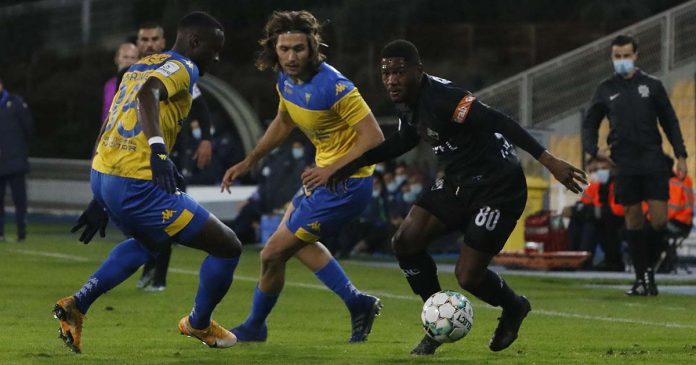 Académica vence Estoril Praia