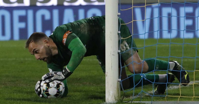 Acad&eacute;mica vence Estoril Praia