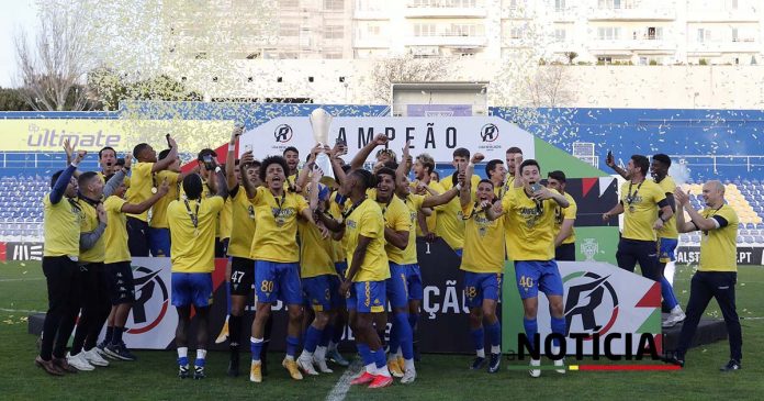 Estoril-Praia campeão da Liga Revelação