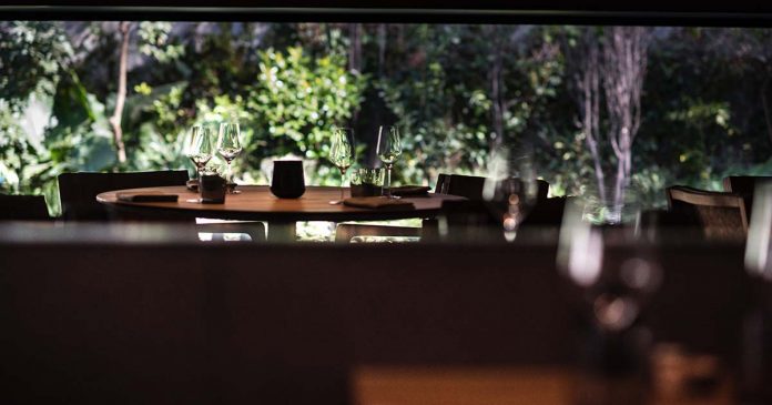 Sommeliers-carlos-aranda-CVh1DP-nS4I-unsplash s Gestão e serviço restaurantes Michelin