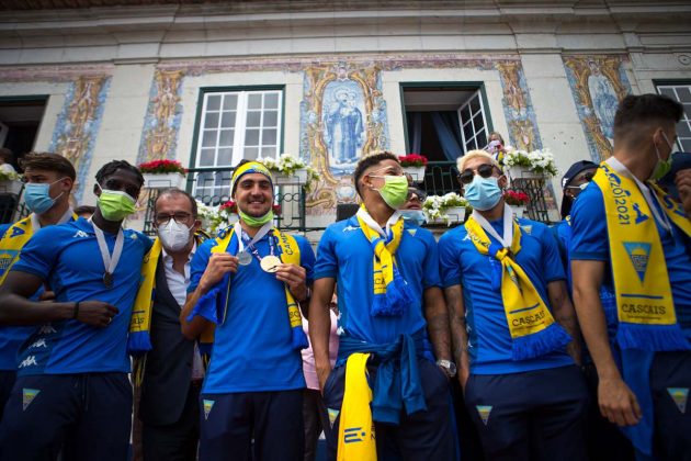 Canarinhos homenageados na C&acirc;mara de Cascais