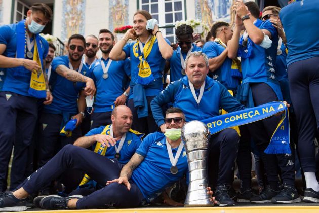 Campe&otilde;es