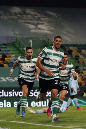 Le&otilde;es