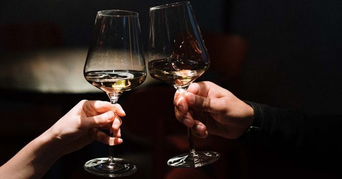 Vinhos do Dão_pexels-cottonbro-4255489 s Vinhos do Dão no Concurso Vinhos de Portugal