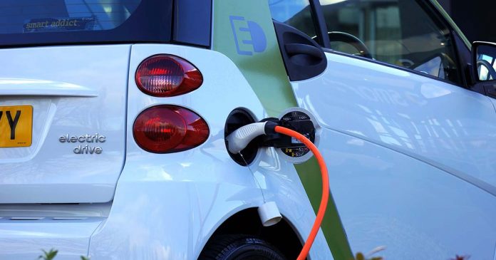 carros_elétricos_quanto_custa_carregá-los_pexels-mike-110844 s carros elétricos quanto custa carregá-los