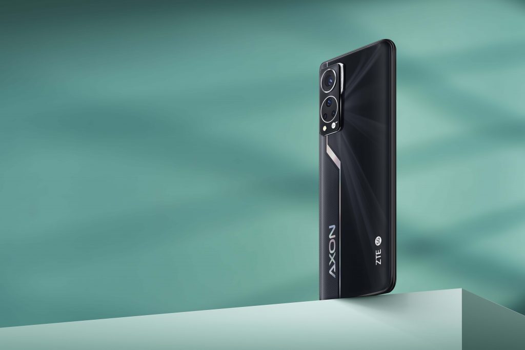 ZTE Axon 30