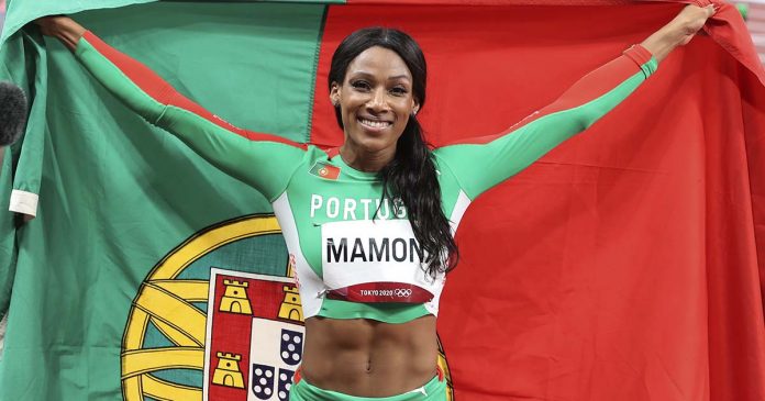 Patrícia Mamona com medalha de prata