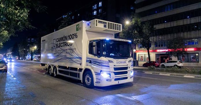 Camião eléctrico 2 s Mercadona com camião elétrico