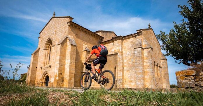 passeios a pé e de bicicleta nas Aldeias Históricas