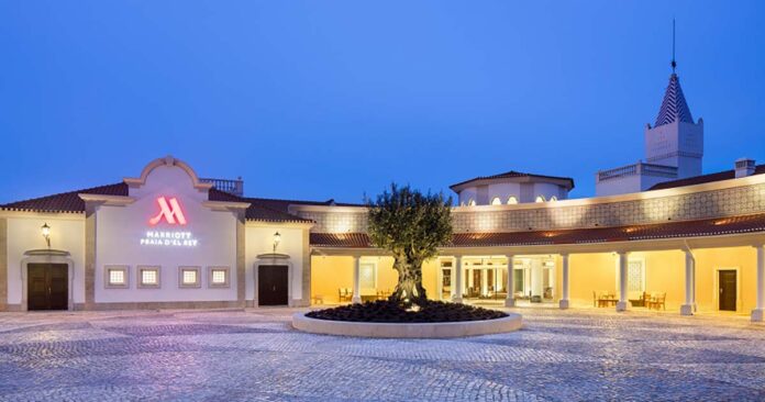 PDR_Fachada de Noite s programas Marriott para São Valentim e Carnaval