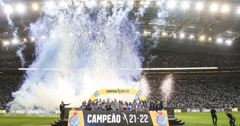 Porto recebe o Trof&eacute;u de Campe&atilde;o Nacional