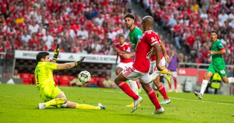 Benfica goleou o Mar&iacute;timo