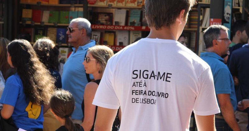 Sess&otilde;es de aut&oacute;grafos na Feira do Livro