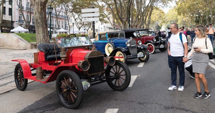 automóveis-antigos-Avenida-Liberdade