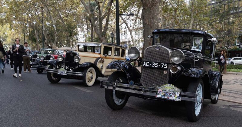 autom&oacute;veis-antigos-Avenida-Liberdade