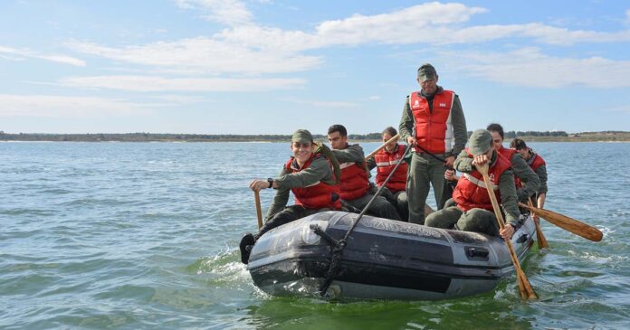Cadetes da Escola Naval rio Tejo