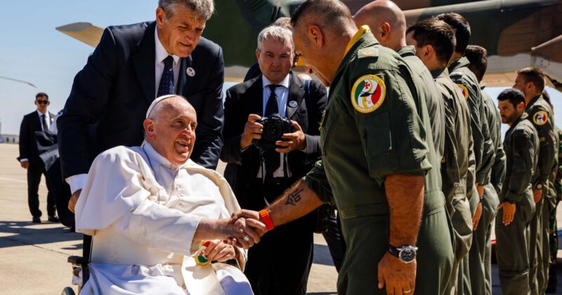 Papa Francisco For&ccedil;a A&eacute;rea