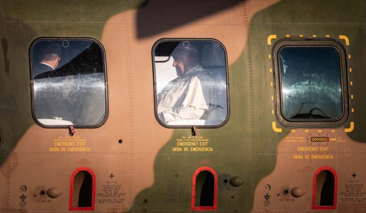 Papa Francisco For&ccedil;a A&eacute;rea