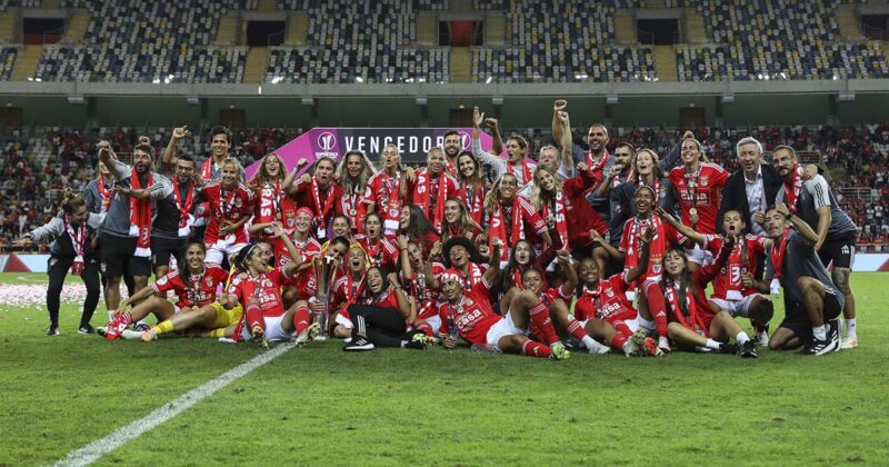 superta&ccedil;a feminina
