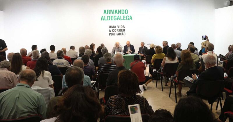 Armando Aldegalega Livro