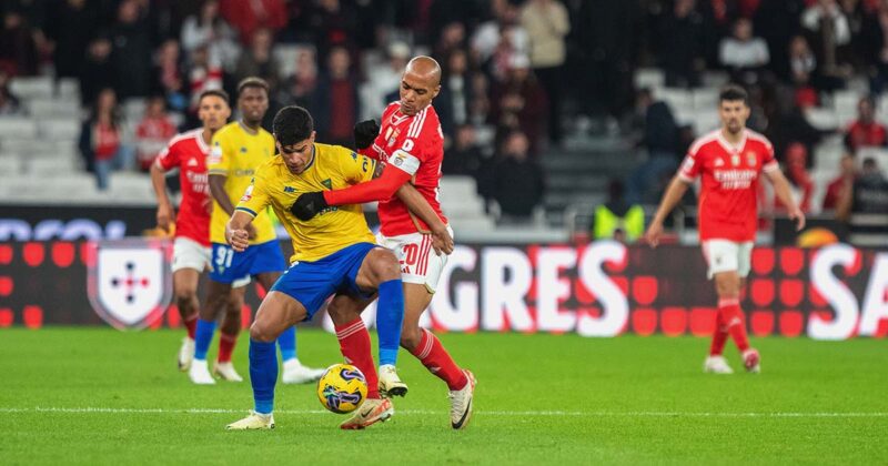 Benfica vence Estoril