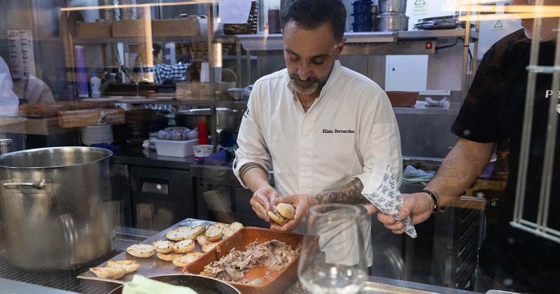 Chef El&iacute;sio Bernardes