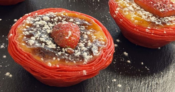 Pastel de Nata Morangos com Açúcar Pastel de Nata Morangos com Açúcar