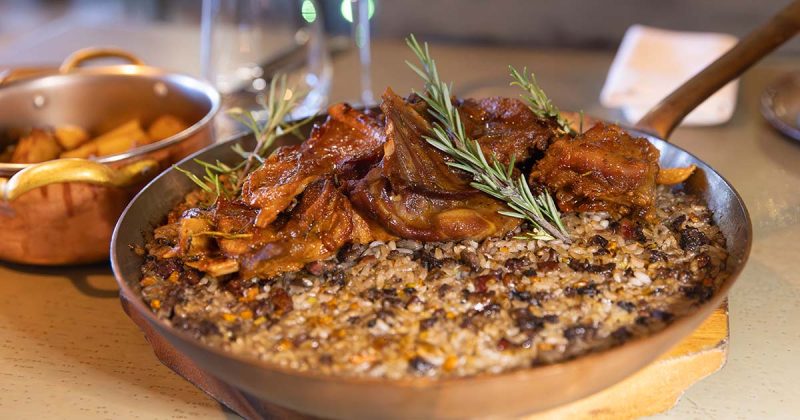 cabrito em forno de lenha